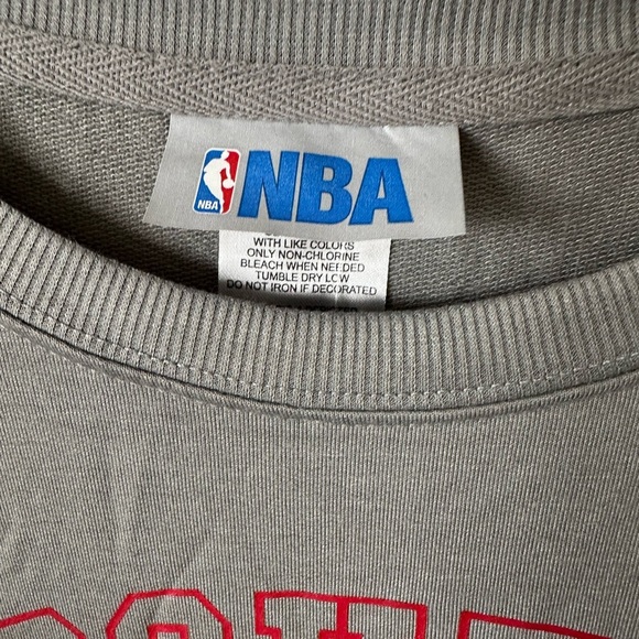 NBA Rockets Gray Small Mdium Short Sleeves Hi Lo TShirt BNWT - Picture 3 of 4